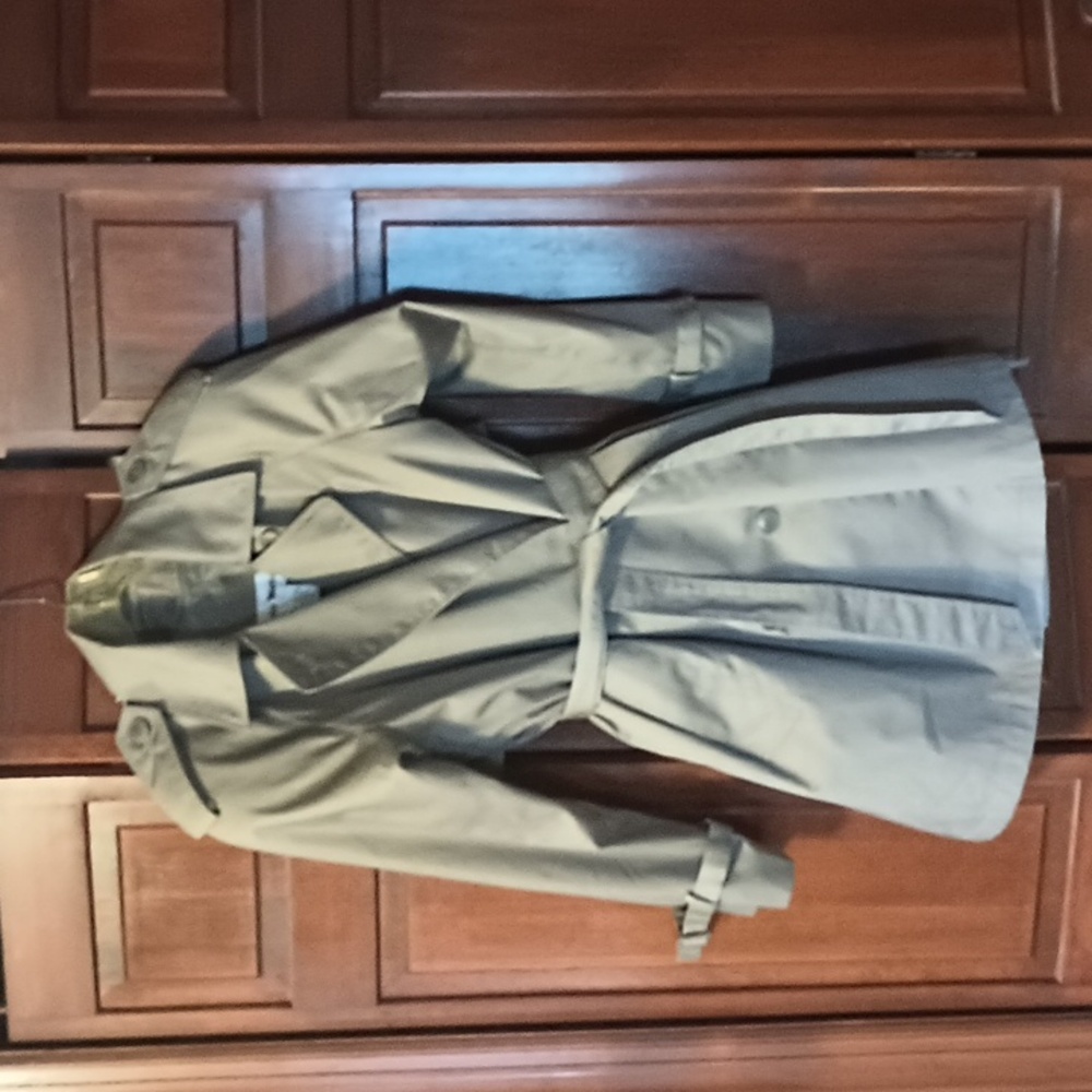 Classic John Weitz Size 8 Double Breasted Lined Women's Trench Coat